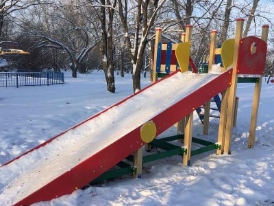 Дитячі зимові гірки